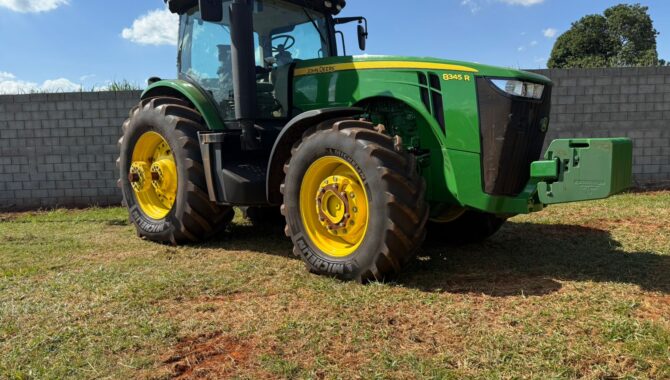 TRATOR JD 8345R